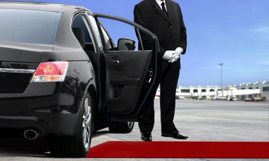 Why You Should Hire An Airport Car Service - Ecko Limo